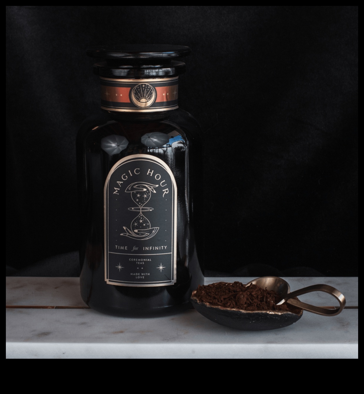 Πρωινές τελετουργίες ιβίσκου: Ξεκινήστε σωστά τη μέρα σας με ένα φλιτζάνι τσάι ιβίσκου